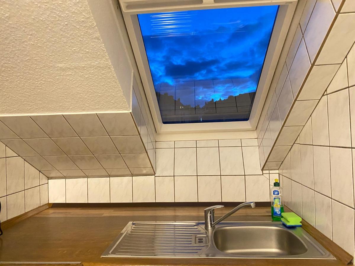 Marienhaus Apartment - Zentral, Parken, Netflix, Kontaktloses Einchecken Wuppertal Exterior foto