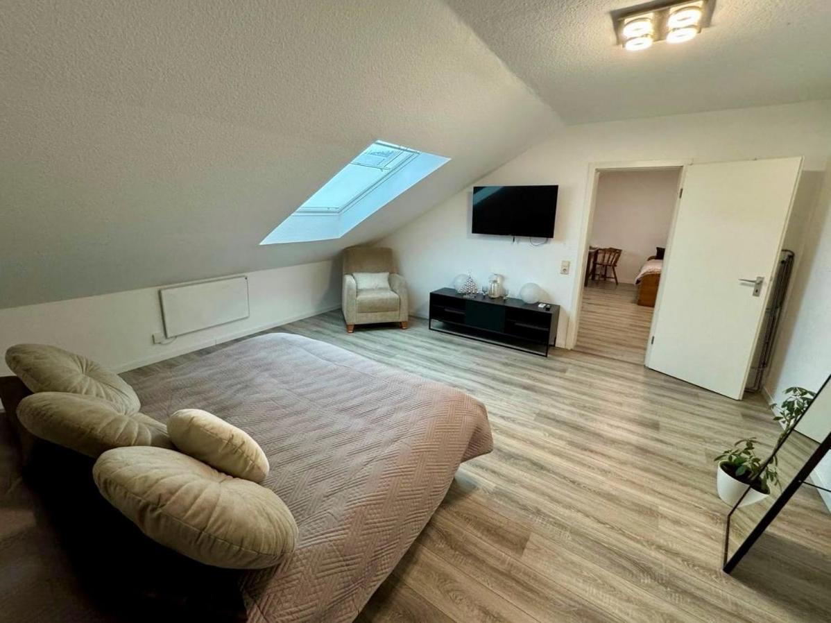 Marienhaus Apartment - Zentral, Parken, Netflix, Kontaktloses Einchecken Wuppertal Exterior foto